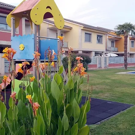 別荘 Vacacional Salnes Sur Con Piscina