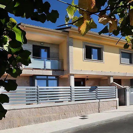 Vacacional Salnes Sur Con Piscina Дом отдыха *